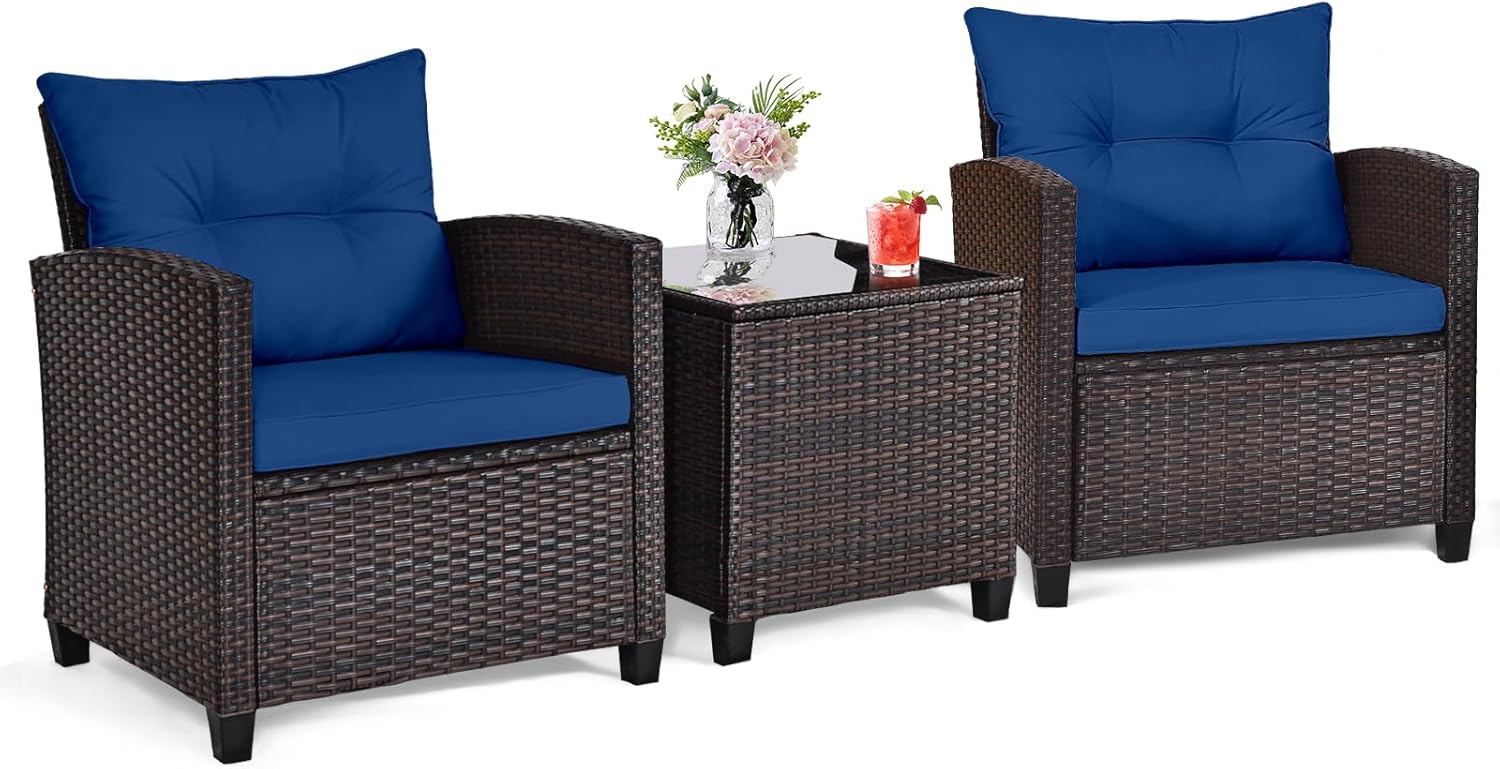 Outdoor Furniture Balcony - ネイビーブルーの籐製ウィッカー3ピース屋外ビストロセット、クッション付き籐製椅子とガラス製コーヒーテーブル付き、耐候性のある家具、フロントポーチ、バルコニー、庭、デッキ、プールサイドに最適