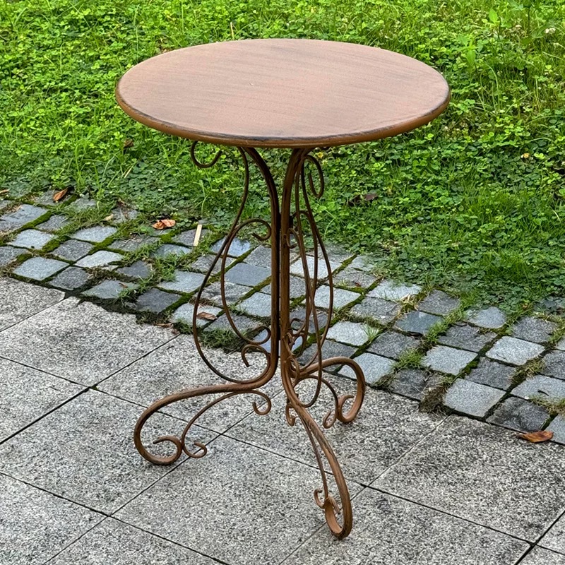 装飾的な錬鉄製のスクロールワークベース付きラウンドサイドテー - Outdoor Furniture Vintage のレビューと価格